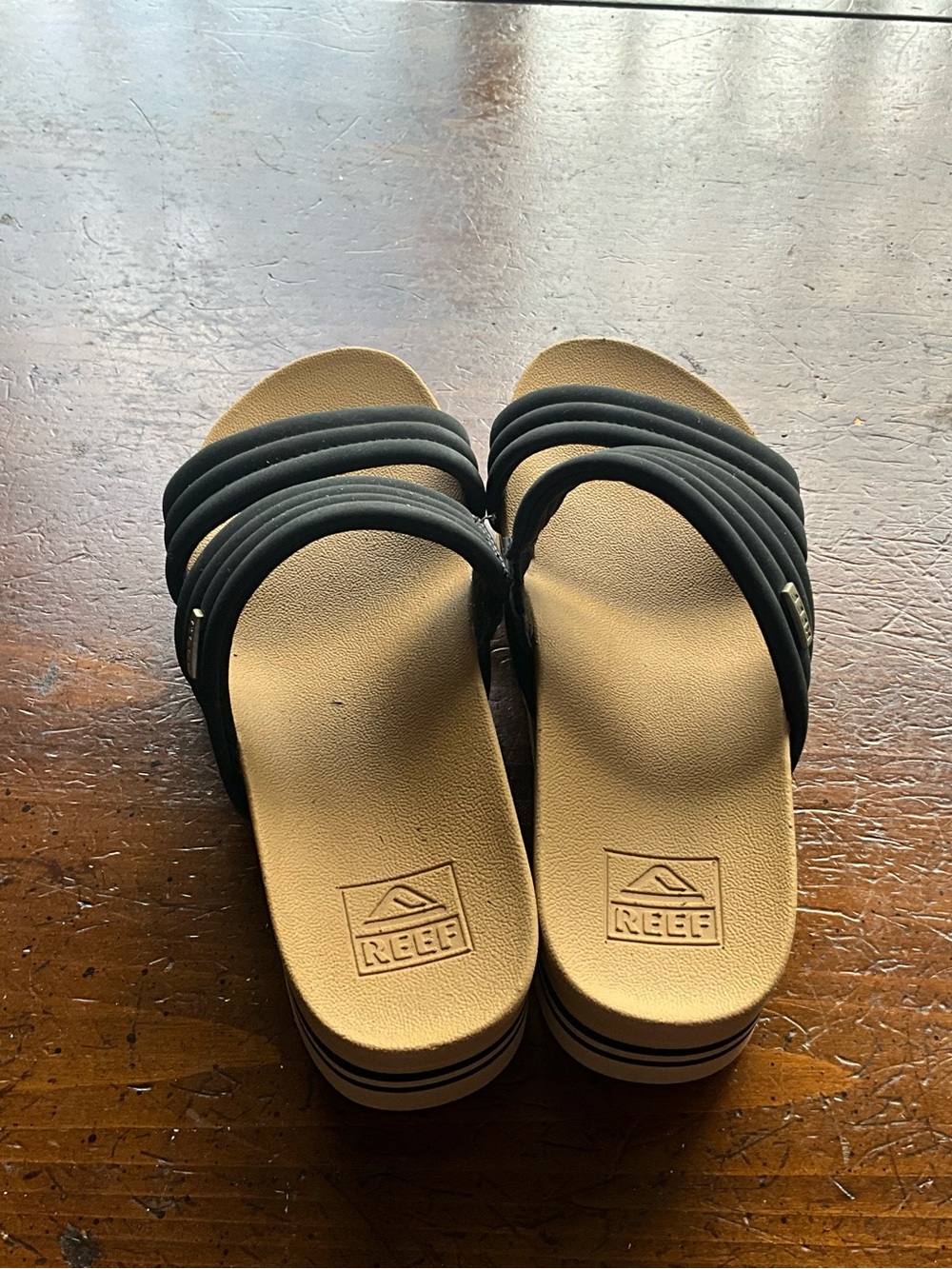 Ladies size 6 reef sandals - Picture 4 of 9